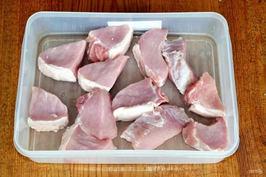 Сочный шашлык из карбоната свинины. Шашлык карбонат свиной. мясо карбонат шашлык. шашлык свиной карбонад. порционные куски карбоната.