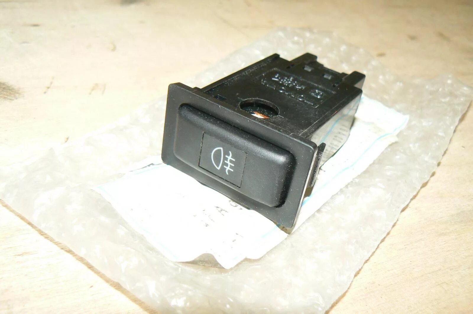 Кнопка задних противотуманных фар. Кнопка противотуманных фар toyota carina 2001 год. 153261 кнопка противотуманных фар тойота. кнопка птф харриер 1. кнопка противотуманных фар тойота вв.