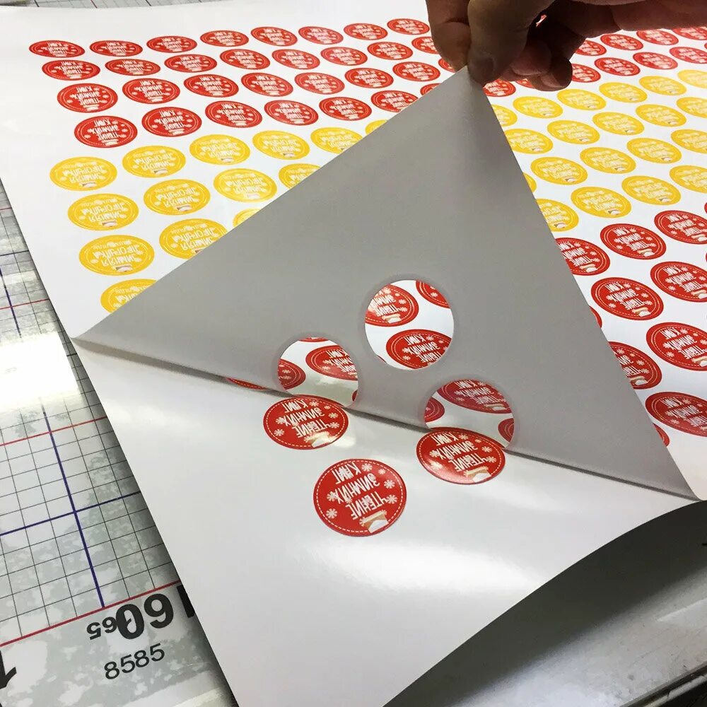 Плоттерная резка бумаги. Плоттерная резка бумаги. Лазерная резка гофрокартона. Режущий плоттер для оракала а4. Плоттерная резка бумаги.