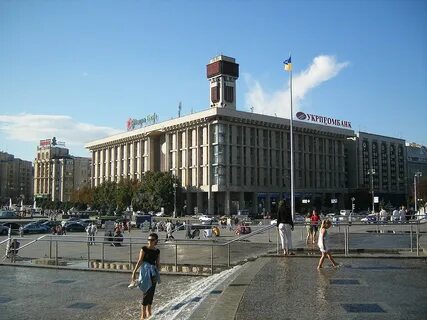 Фото также
