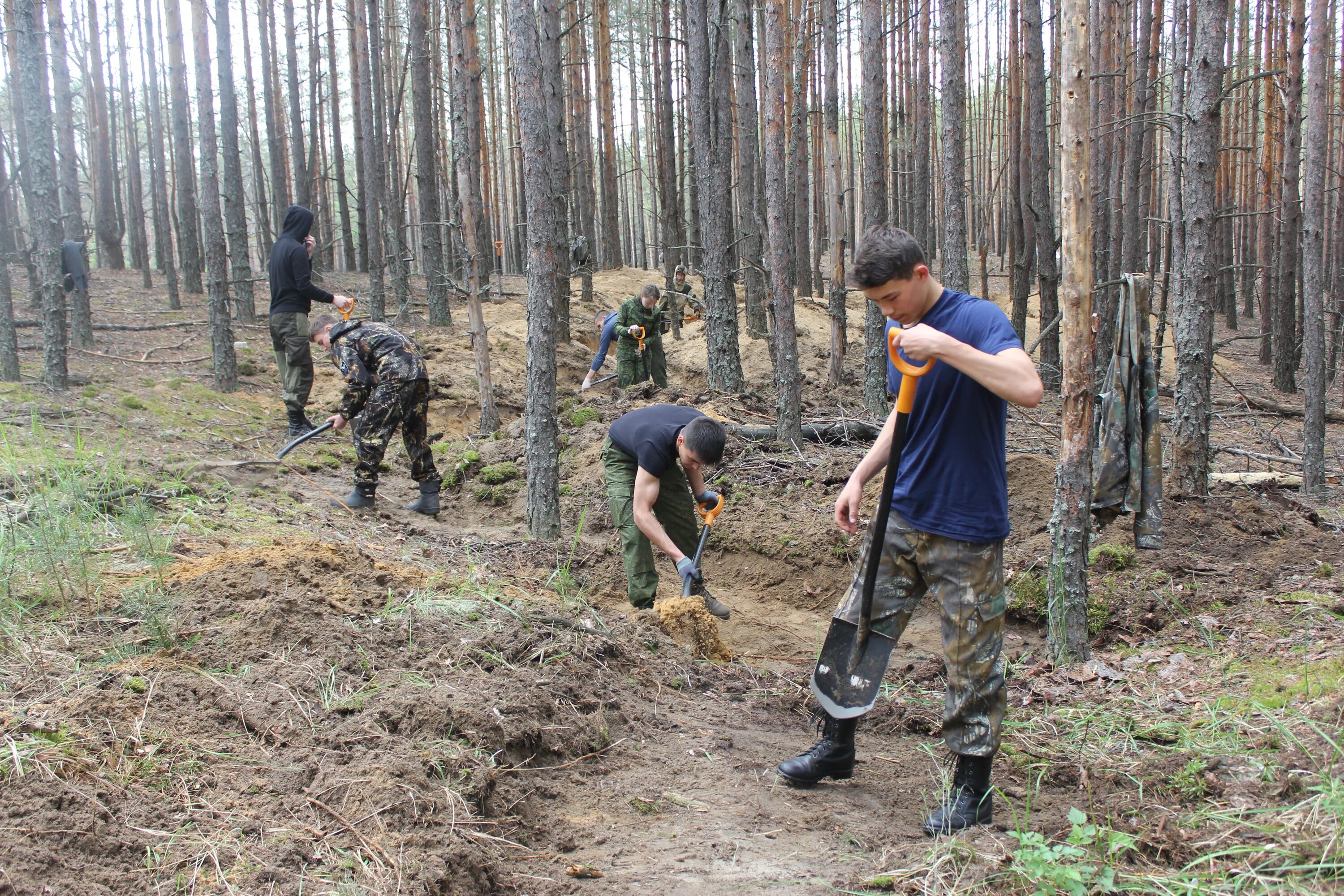 Найдено в заволжье. Поисковое движение. поисковое движение вологодской области. заволжье рубеж чувашии поисковое движение. поиск и сбор осколков.