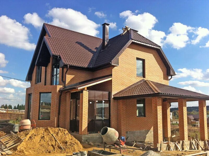 дом из керамического кирпича. коттедж из клееного бруса. частный дом стройка. дом из клееный брус гуд вуд. дом кирпич.