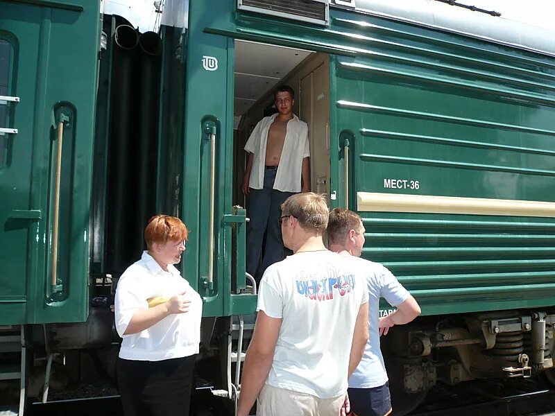 Ласточка пермь екатеринбург. Поезд москва пермь. Казанский вокзал поезд москва анапа. Пермская электричка. Поезд дальнего следования.