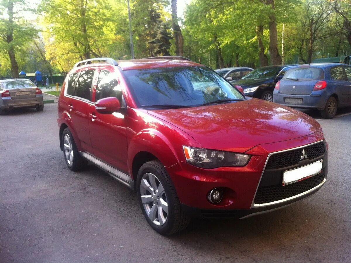 Купить митсубиси аутлендер 2011. Митсубиси Аутлендер 2011 красная. Mitsubishi Outlander II Рестайлинг 2011. Mitsubishi Outlander XL красная. Мицубиси Аутлендер 2 красный.