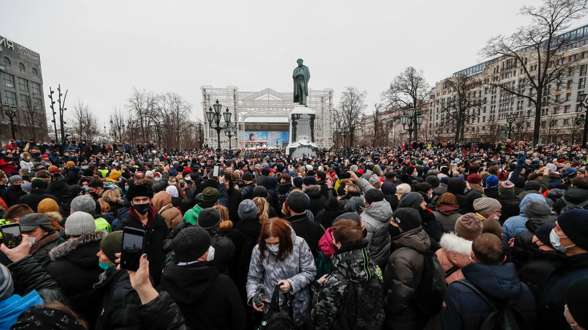 Территория митинг. Пушкинская площадь Москва митинг 23. Пушкинская площадь митинг Навального 23 января. Митинг на Пушкинской площади. Пушкинская площадь 23 января 2021.