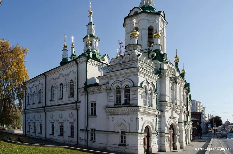 Градо-тюменская крестовоздвиженская церковь. Троицкий собор тюмень. Тюменский свято-троицкий монастырь. Храм николая чудотворца в тюмени моторостроителей. Троицкий монастырь тюмень храм покрова.