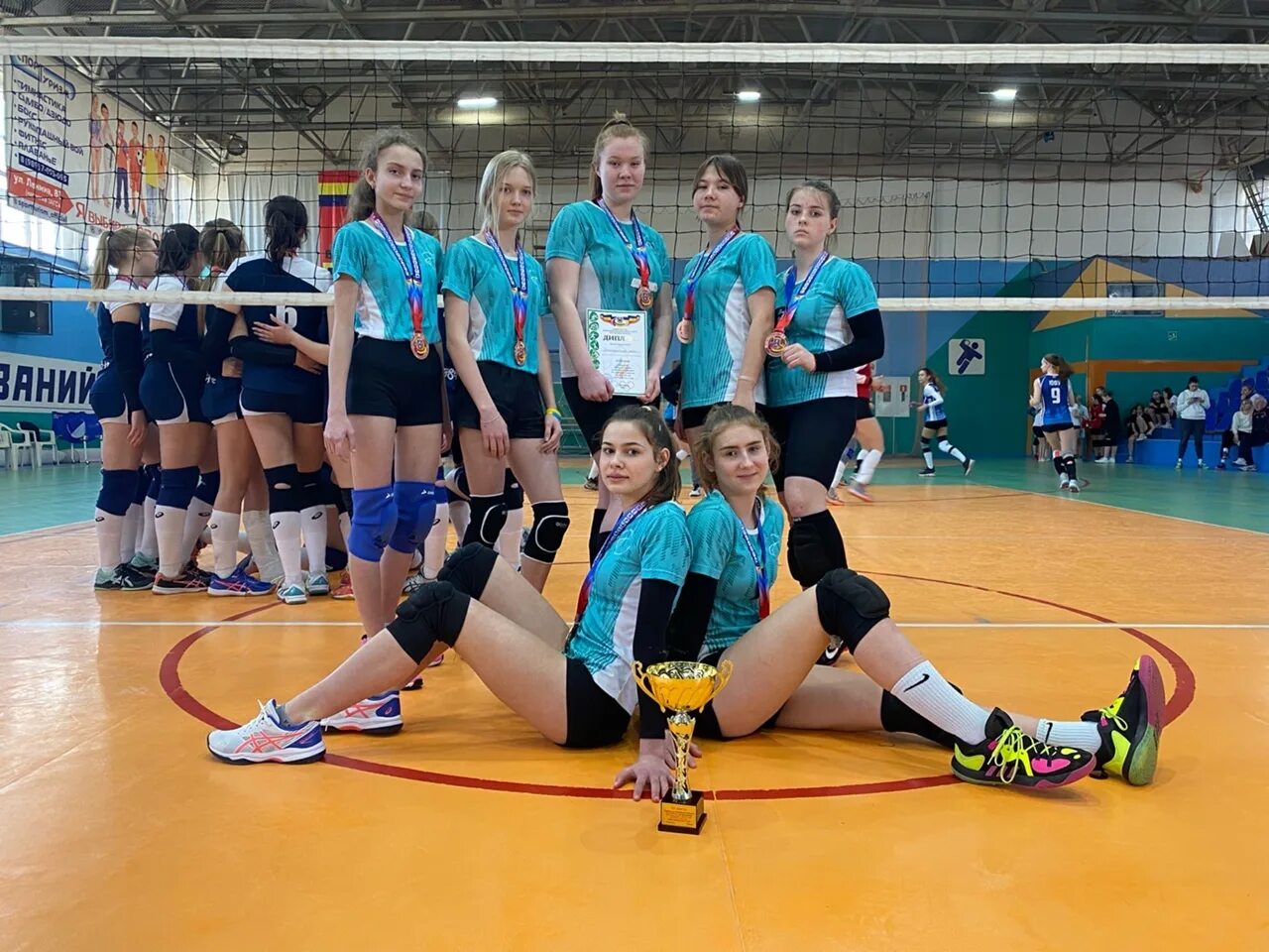 урал волейбол уфа мужчины. динамо ак волейбольная команда. спортивная команда волейбол. женская волейбольная команда. спортивная команда волейбол.