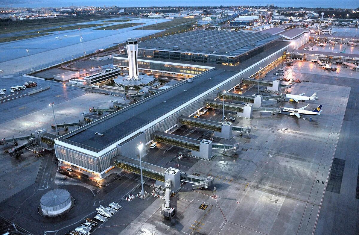 Аэропорт. Аэропорт Малага Испания. Аэропорт Коста дель соль. Аэропорт Коста дель соль Испания. AGP аэропорт.