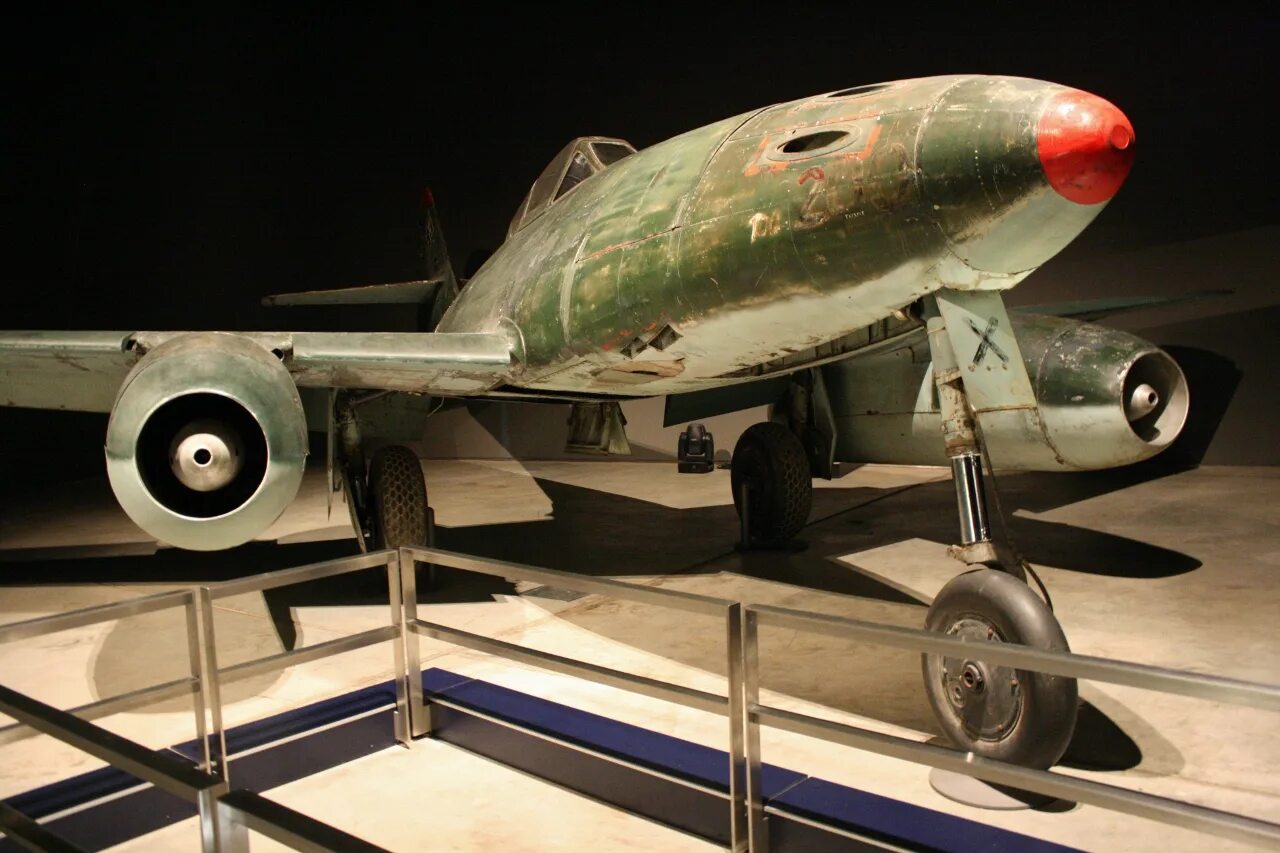 Messerschmitt me 262 specifications. Ме 262 штурмфогель. ме-262 самолет. мессер 262. истребителя-бомбардировщика мессершмитт me.262,.