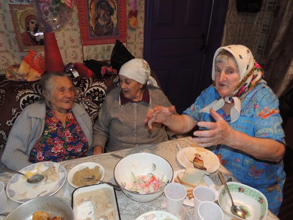 Старые бабушки 80 лет. Бабушка 75 лет. Бабушка 80 лет. Старушка 80 лет. Фотосессия для бабушки 80 лет.