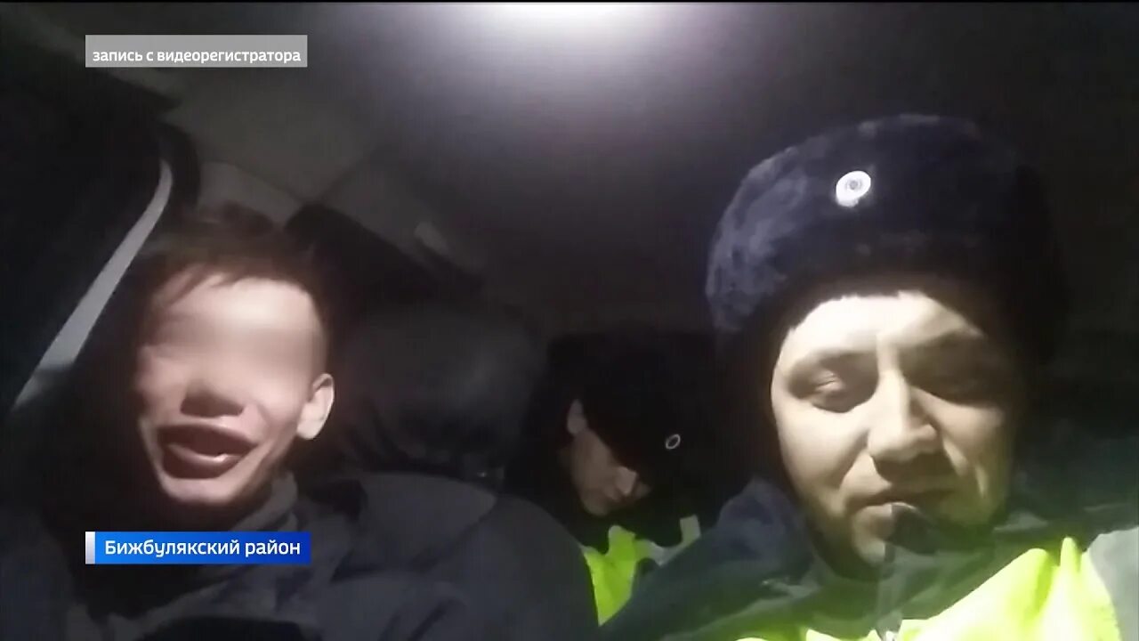 Кассирша украла деньги из банка. Воровство денег. Вчера украли деньги. Вчера украли деньги. Кассир альфа банк украла деньги.