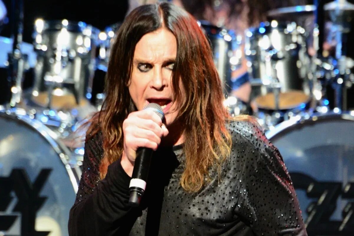 Оззи осборн 2022. Ozzy osbourne 1977. Ozzy osbourne 1971. Ози слушать лучшие песни. Ози озон.