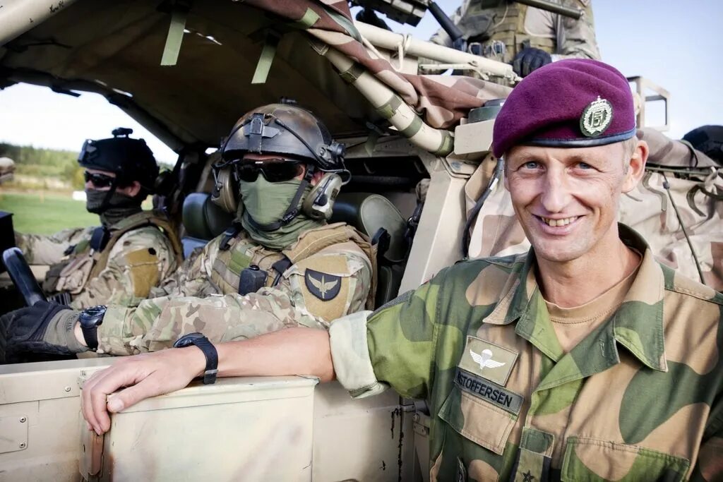 Военный на прозрачном фоне для фотошопа. Солдаты gun соник. Солдат на белом фоне. N soldier. Un солдаты.