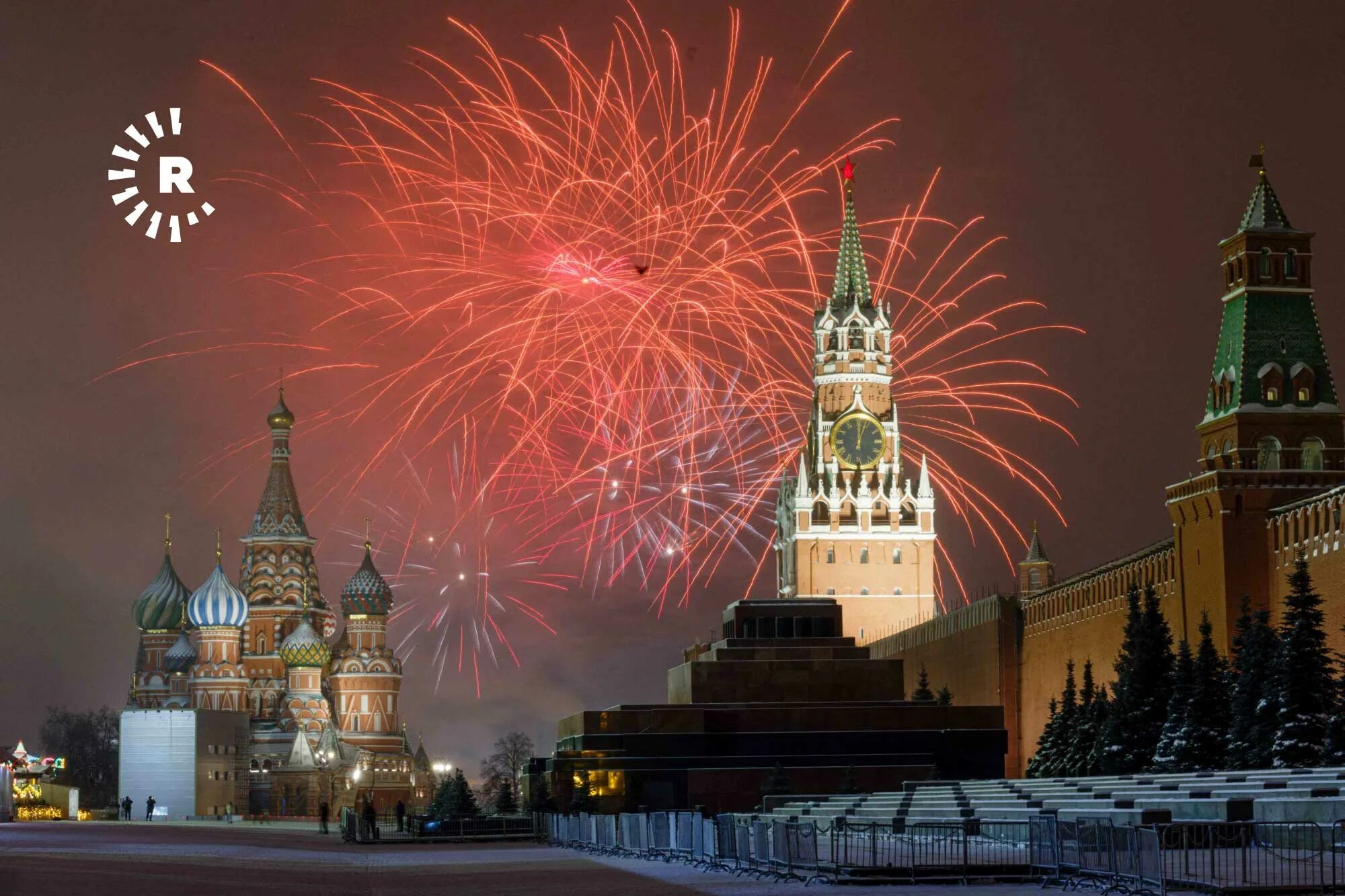 Когда установят елку на красной площади. Кремль 2025. фото кремля 2025 года. новый год фон город. фото красной площади в москве сейчас 2025.