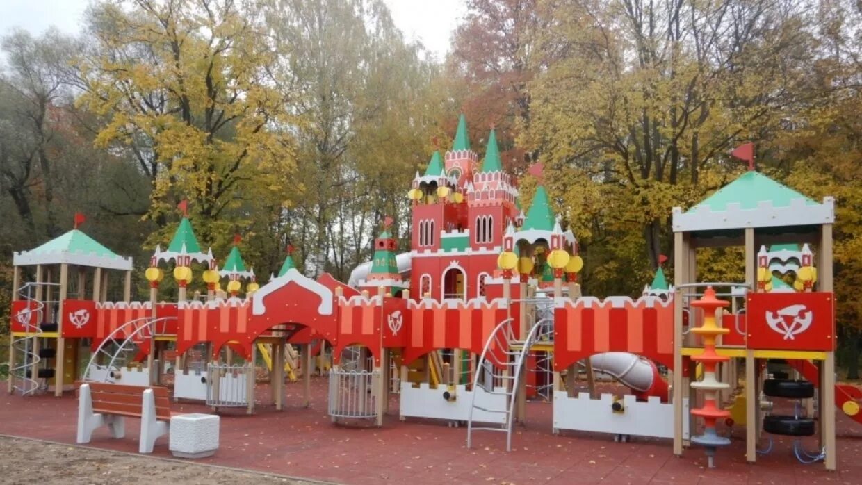 Старая русса красивые места. Старая русса для детей. Старая русса. Детские площадки в старой руссе. Старая русса парк.