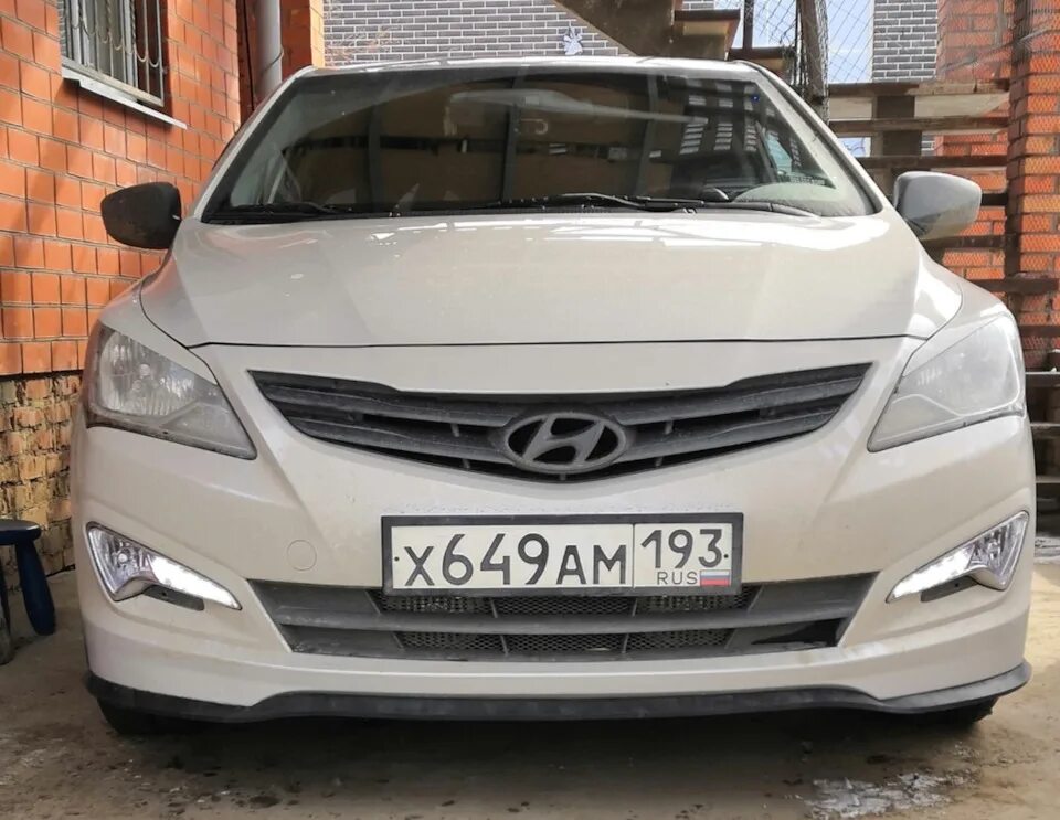 Дхо солярис 1. Ходовые огни Hyundai Solaris 2015. Hyundai Solaris 2015 ДХО. ПТФ + ДХО Hyundai Solaris 2015. ДХО Хендай Солярис 2015.