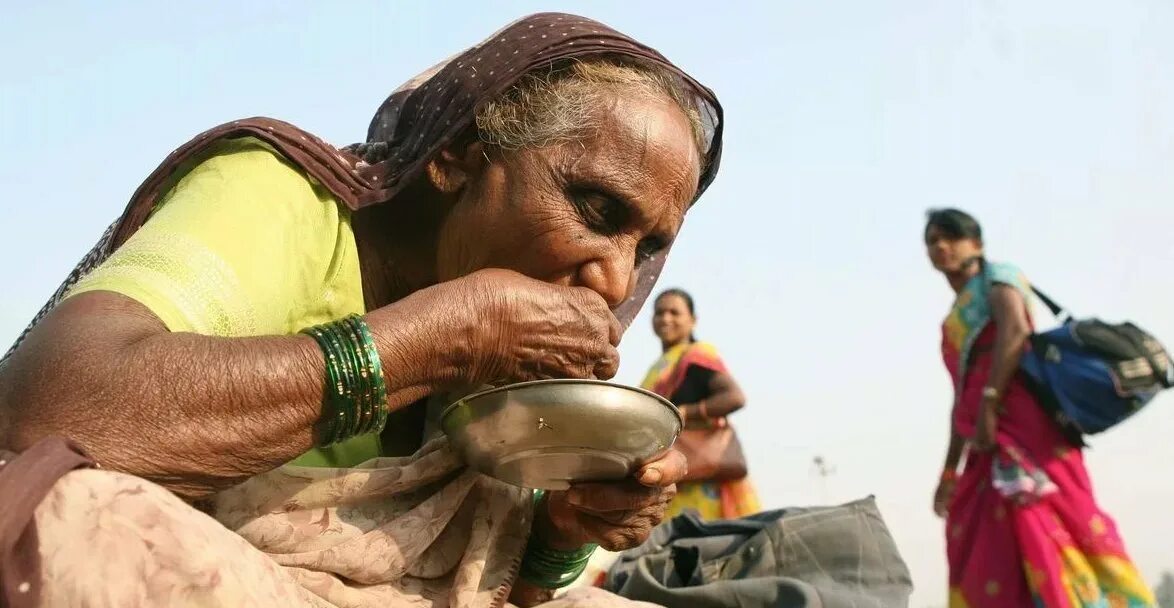 Каста неприкасаемых в индии. Каста неприкасаемых в индии. Неприкасаемые в древней индии. Неприкасаемые люди в индии. Каста далиты.