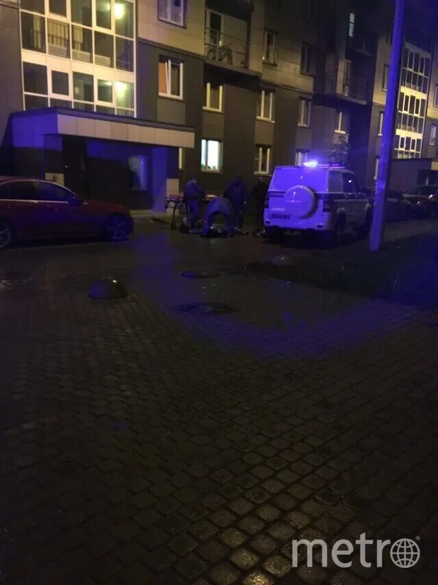 2023. Сегодня выпал из окна в санкт-петербурге. 640 школа спб выпал. Школьник упал из окна школы. Парень выпал из окна спб.