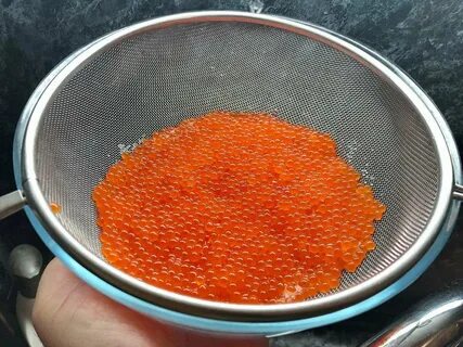 Как быстро засолить красную икру форели