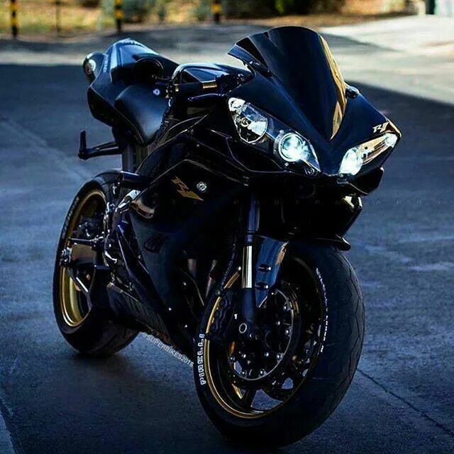 Yamaha zzr 1400. Yamaha r1 черный. Мотоцикл кавасаки черный. Yamaha yzf-r1. Yamaha yzf r1 black.