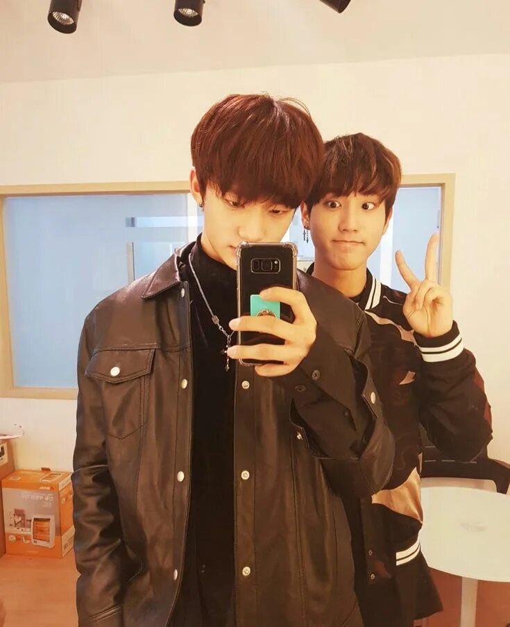Хан джисон и минхо. Хенджин минхо джисон. Джисон stray kids. Хёнджин и хан джисон. Чонин stray kids.