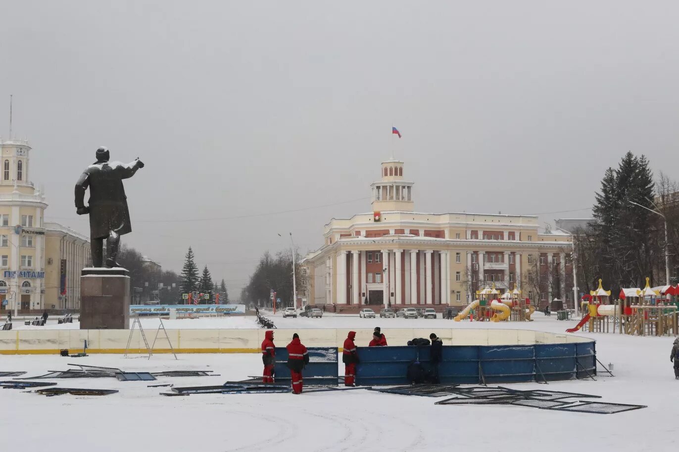 Г кемерово зимняя. Площадь советов Кемерово зимой. Кемерово зима Кузбасс. Город Кемерово площадь советов. Центральная площадь Кемерово.