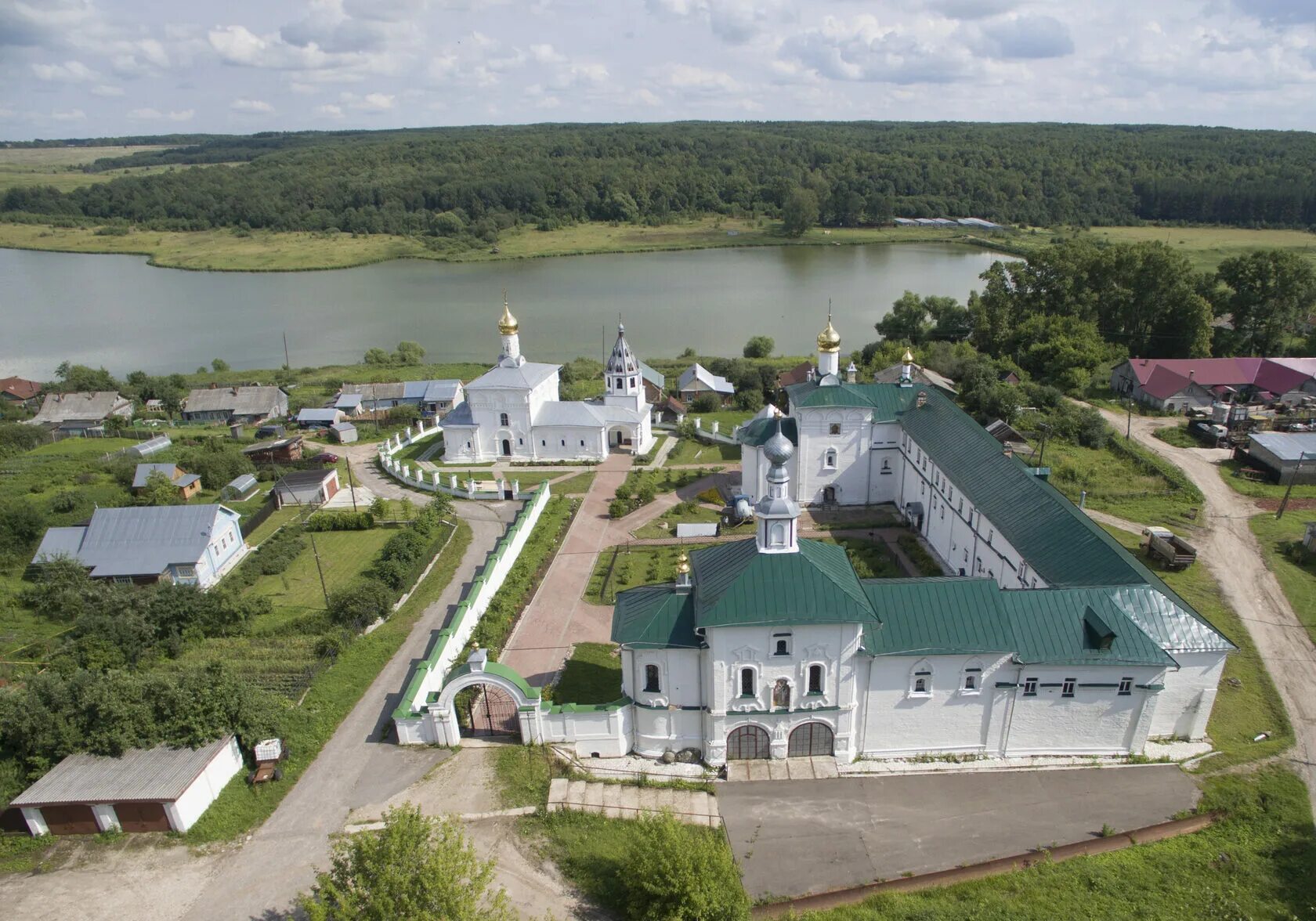 Монастырь село успенское. Свято-Успенский Космин монастырь Владимирская область. Косьмин яхоомский монастырь. Небылое Владимирская область монастырь. Космин Яхромский монастырь.