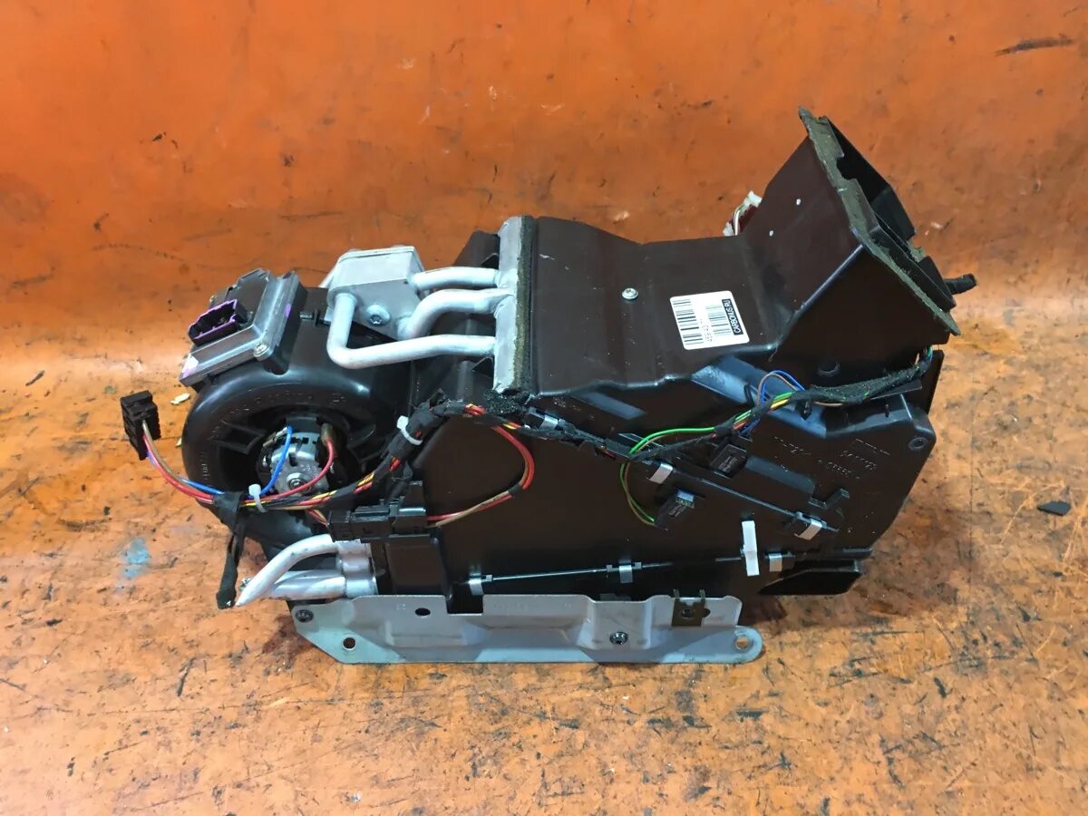 Мерседес варио 612 кран печки салона. Печек в сборе мерседес 126. Печка мерседес. Мерседес 210 насос печки. W220 отопитель как устроен.