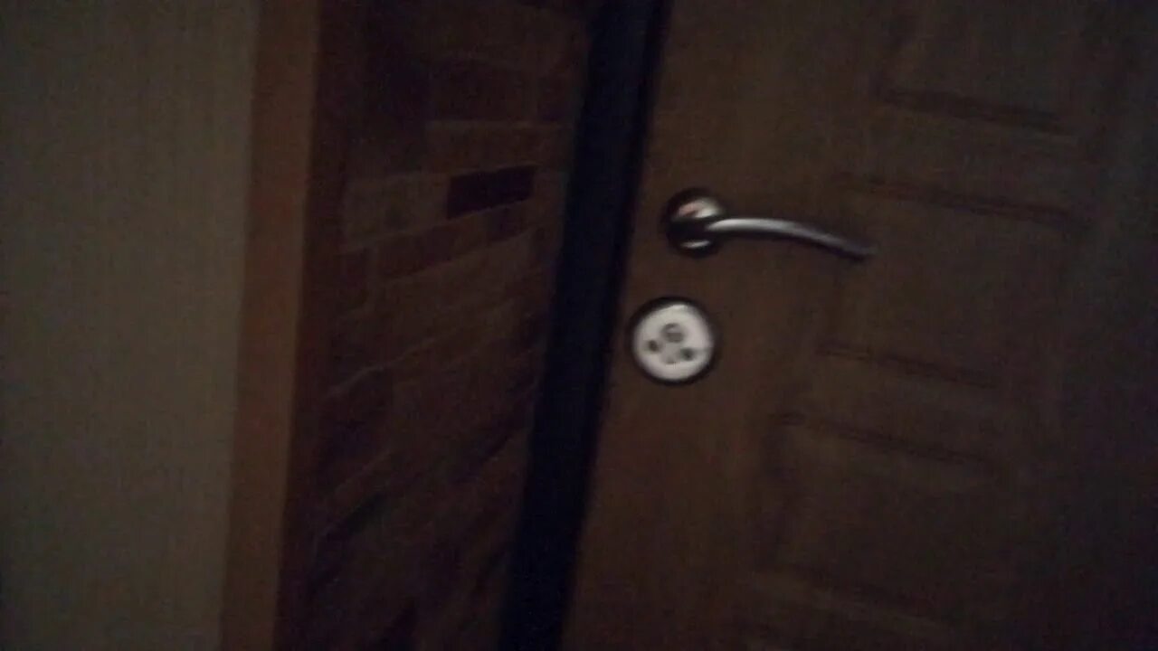 Сон кто то ломится в дверь. Сон кто то ломится в дверь. Стучится в дверь. Фильмы проклятие 3 каяко. Стучится в дверь.