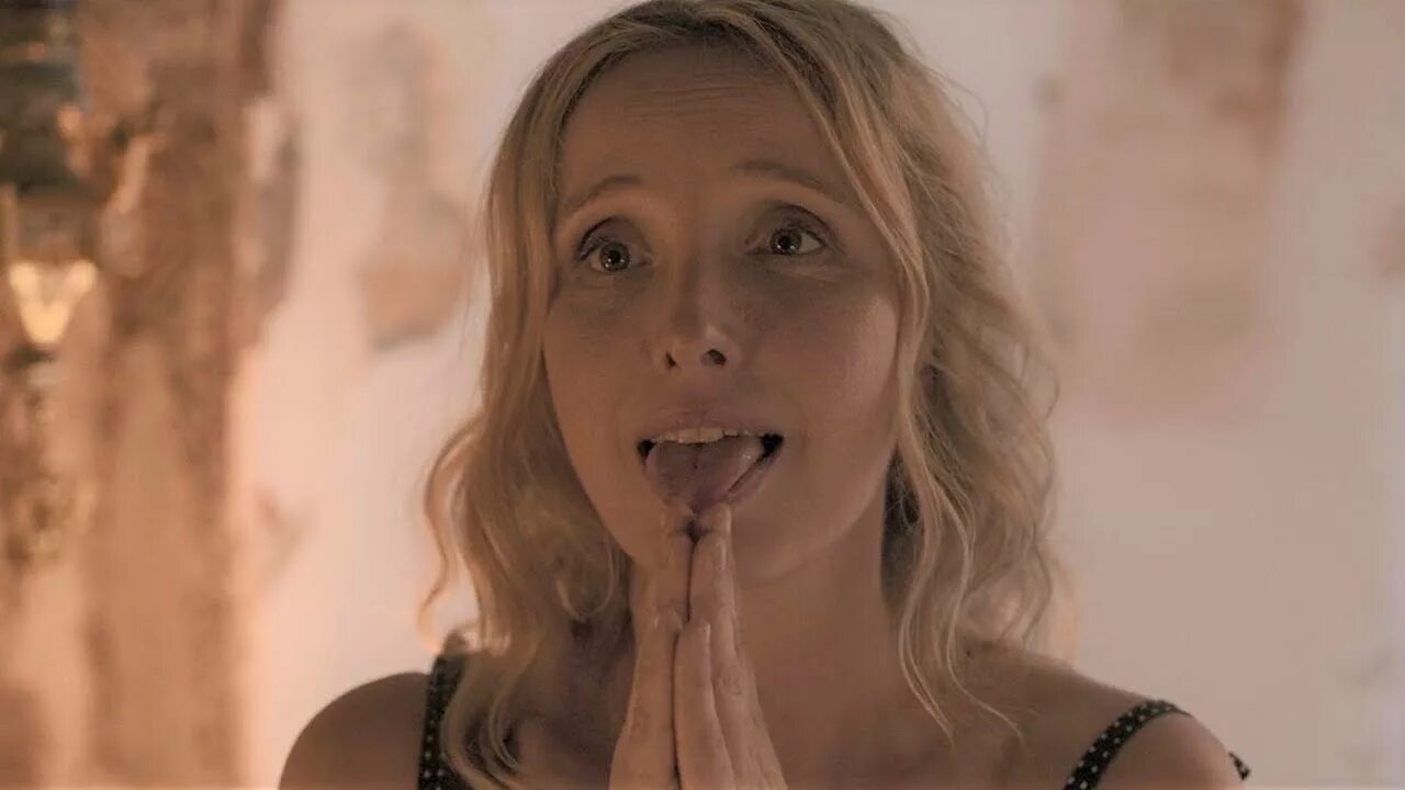 Молиться гифка. Молиться гифка. Анимация молюсь. Гифка молится. Смайлик молится.