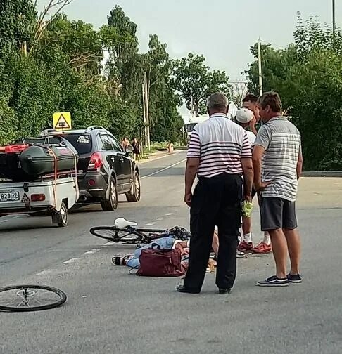 ДТП на Суворова Калининград. Электровелосипед сбил женщину. ДЛБ Калининград. Велосипедист Калининград Кутузово 19 мая.