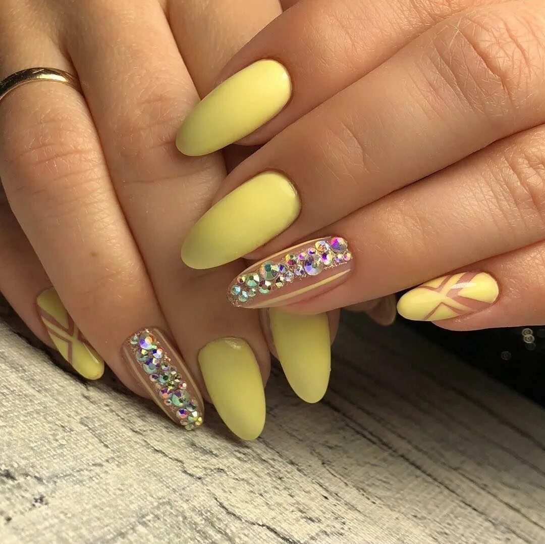 Красивые яркие летние ногти. Дизайн ногтей летний. Яркие разноцветные ногти. Маникюр летний яркий красивый. Желтый маникюр на миндаль
