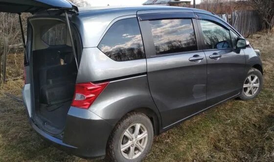 Дверь honda freed. Хонда Фрид мокрый асфальт. Honda freed ключ. Honda freed колпаки.