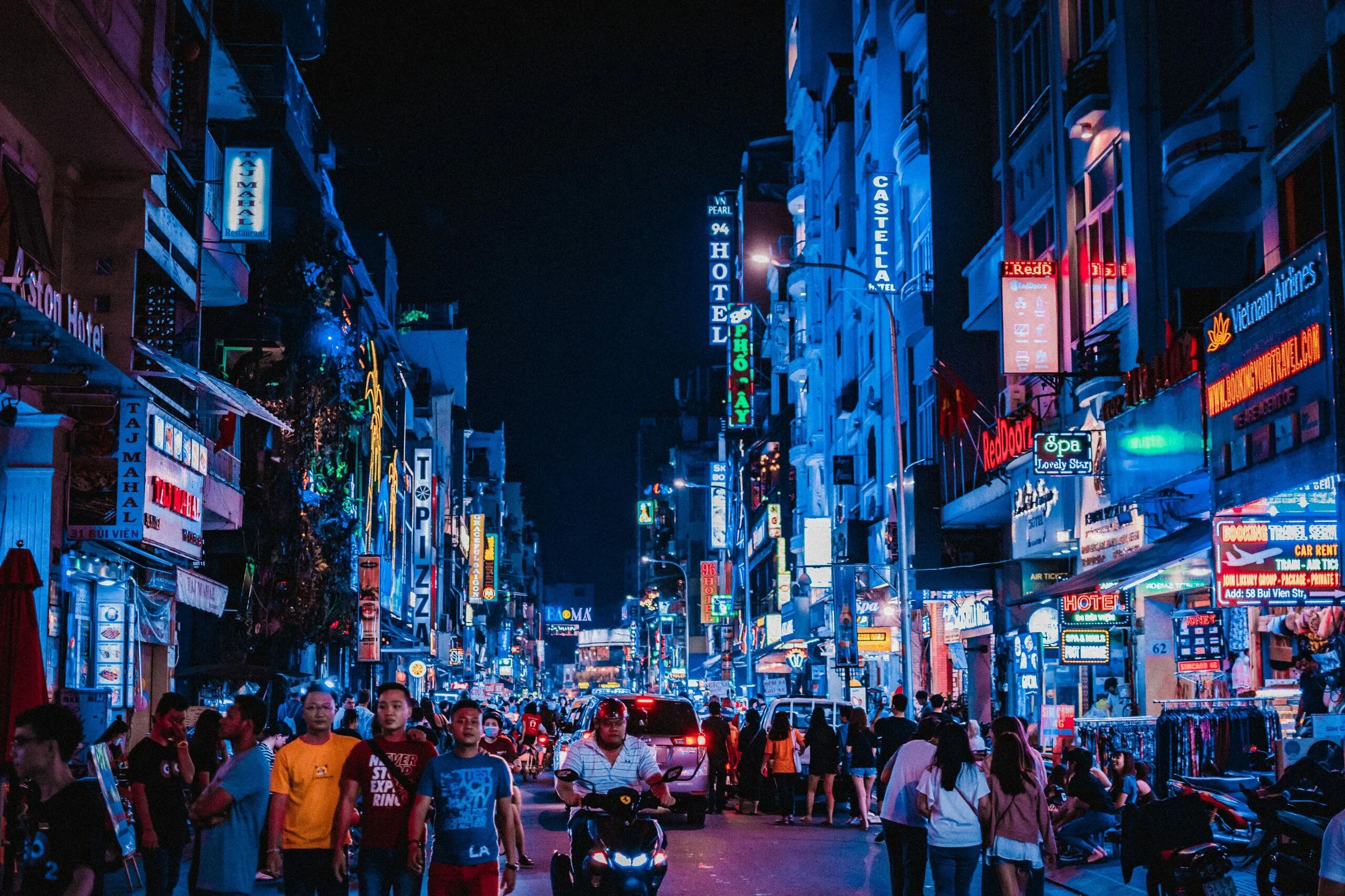 Pho chi minh. Ночная жизнь города. хошимин 2025. ho chi minh nightlife. nightlife street.