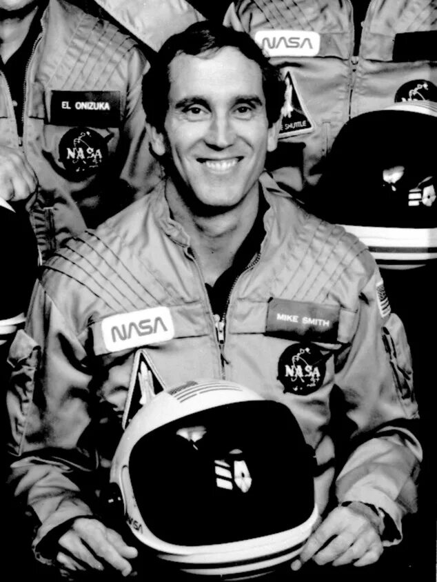 Джон свифт астронавт правда. Майкл смит космонавт. Майкл смит астронавт. Филлипс, джон. Джон свифт космонавт.