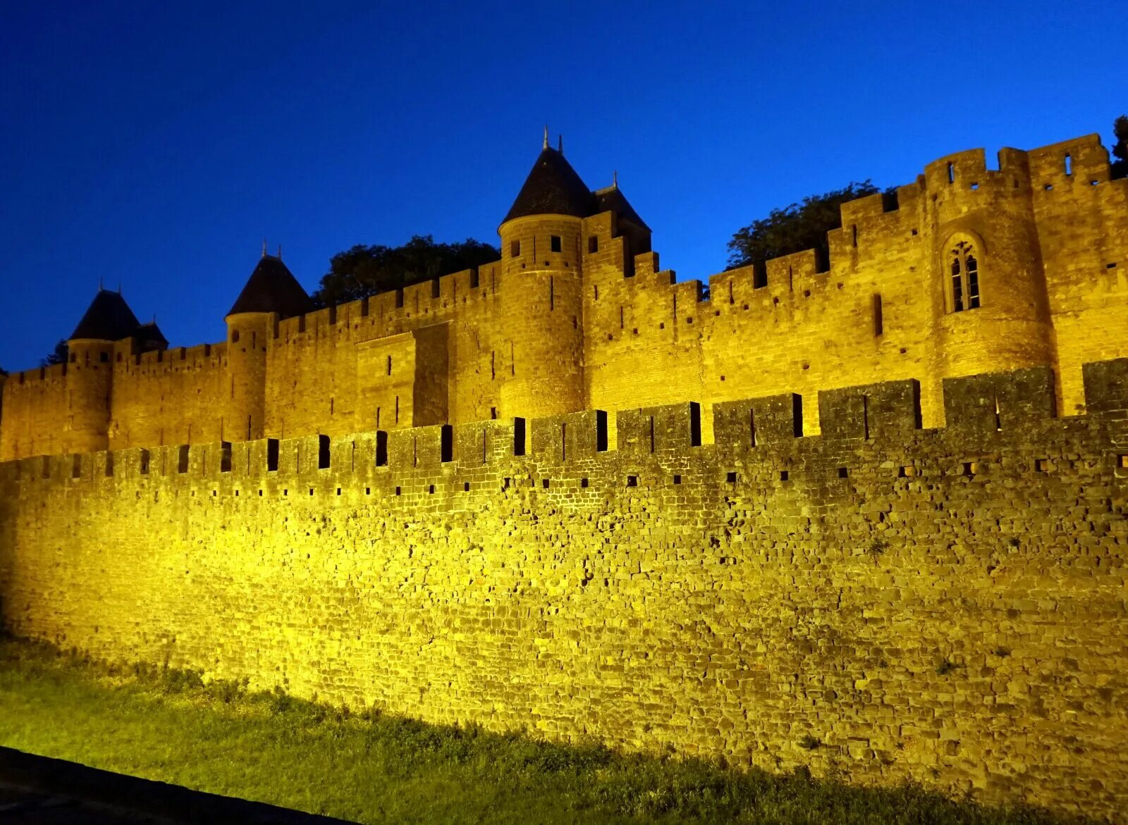 Картинки средние. Крепость оранж Франция. Крепость / Fortress. Крепости средневековья. Ранние средневековые крепости.