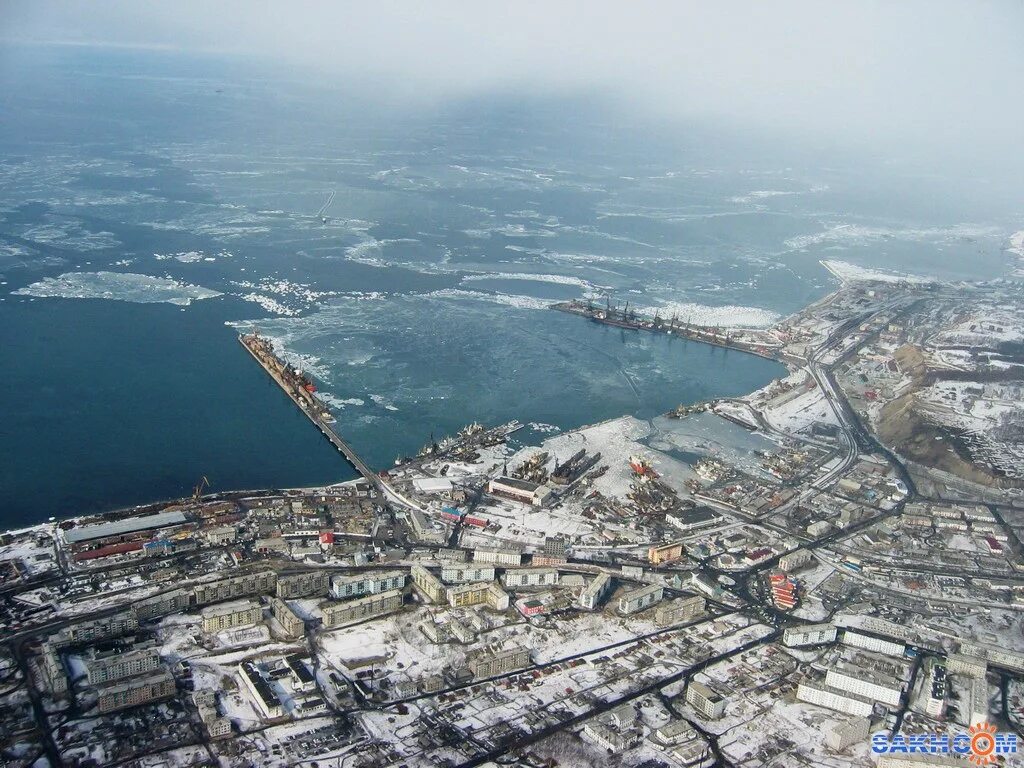 Остров сахалин корсаков. Приморский бульвар холмск. Корсаков город на сахалине. Сахалин корсаков. Корсаков с высоты.