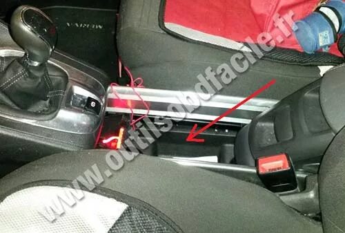 Разъём obd2 opel meriva a. Opel zafira b obd разъем. Опель мерива разъем. Opel meriva b obd разъем. Opel meriva диагностический разъем.