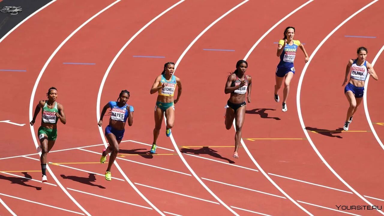 Легкая атлетика движения. Легкая атлетика тренировки. Старт бегунов на короткие дистанции. Легкая атлетика движения. Легкоатлетические упражнения.