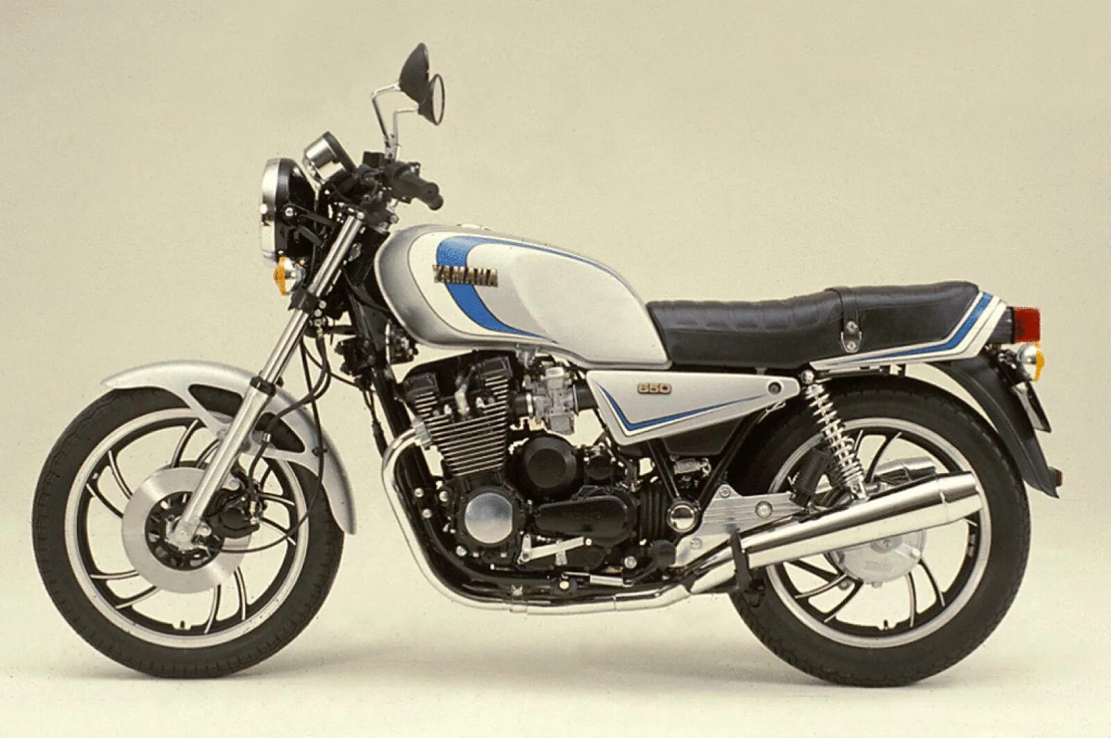 Yamaha v star 650. Мотоцикл ямаха 650. Мотоцикл ямаха 650. Yamaha xj650. Ямаха 650 кубов мотоцикл.
