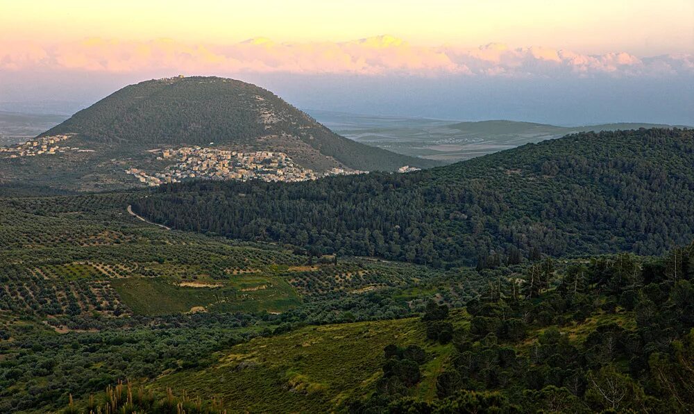 Гора преображения господня израиль. Гора фавор израиль. Фавор гора преображения. Фавор гора преображения. Гора фавор преображение господне.