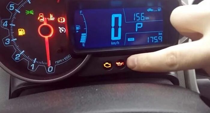 Почему загорается датчик