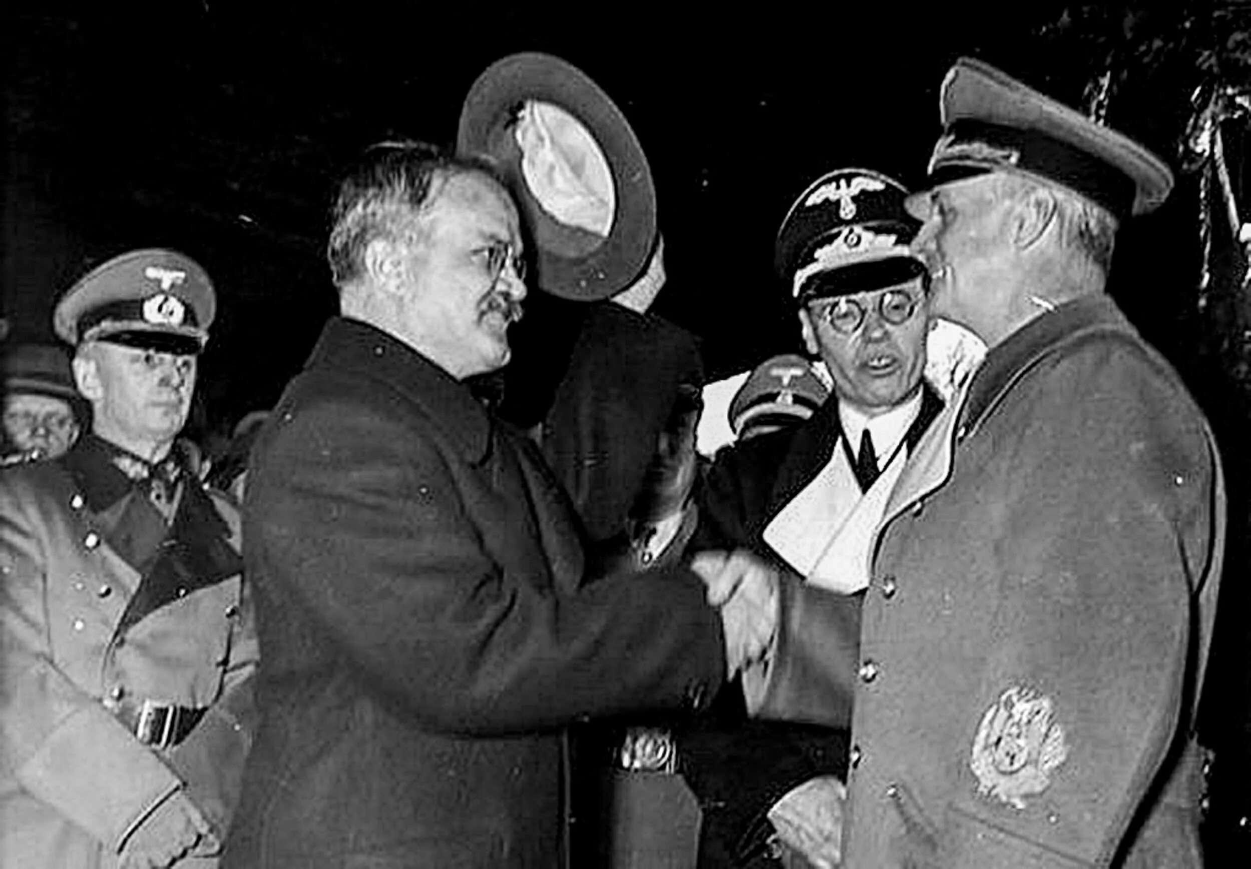 Германия хочет войны. Иоахим фон Риббентроп и Молотов. Молотов и Геринг Берлин 1940.