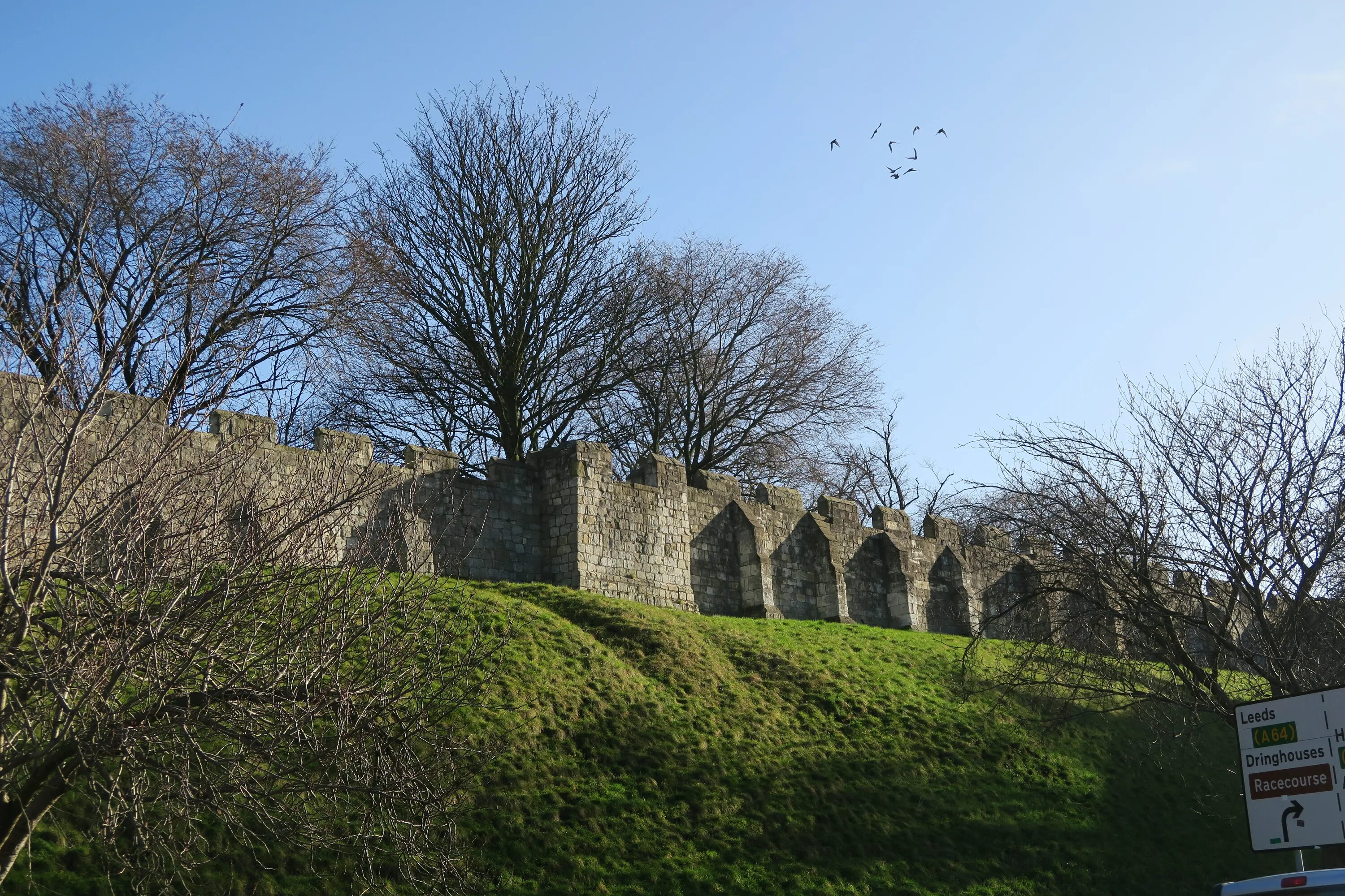 Крепостная стена йорк. Крепостная стена йорк. Средневековые стены йорка. Городская стена. York walls.