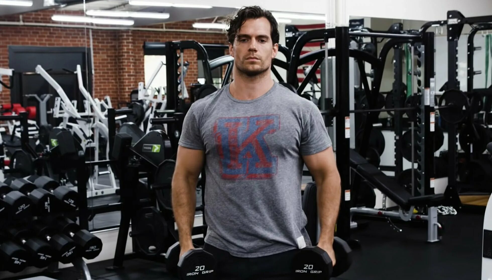 Мужчина 5 мая. Henry Cavill 2021.