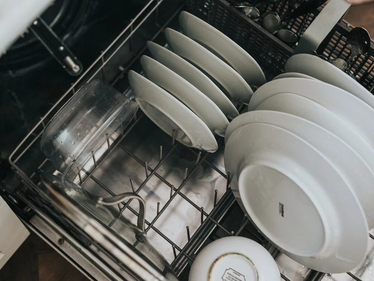 Современная кухонная утварь. Набор посуды кухонный. Красивая посуда для кухни. Посуда для готовки. Товары для дома реклама.