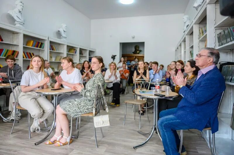 Мастер классы и мероприятия в музее для детей. Тернефтегаз логотип. Экскурсовод картинной галереи ганьшина петровск саратовской области. Арт терапия изотерапия. Краснодар живопись.