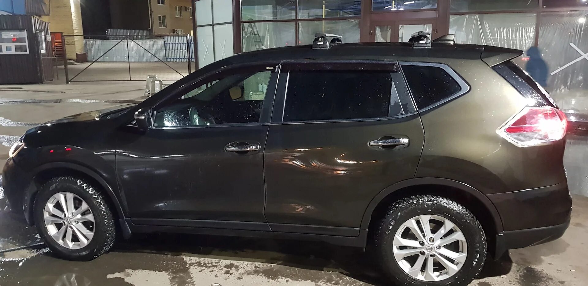 X trail t32 с рейлингами и без. Рейлинги ниссан х трейл. Nissan x-trail t32 белый. Багажник thule nissan x-trail t32. Евродеталь багажник x trail t32.