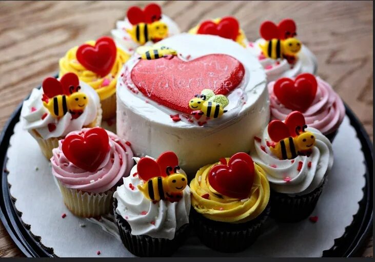 с днем рождения сладкое. пирожное красивое. сладкое через день. пирожные для детей. пирожное красивое.