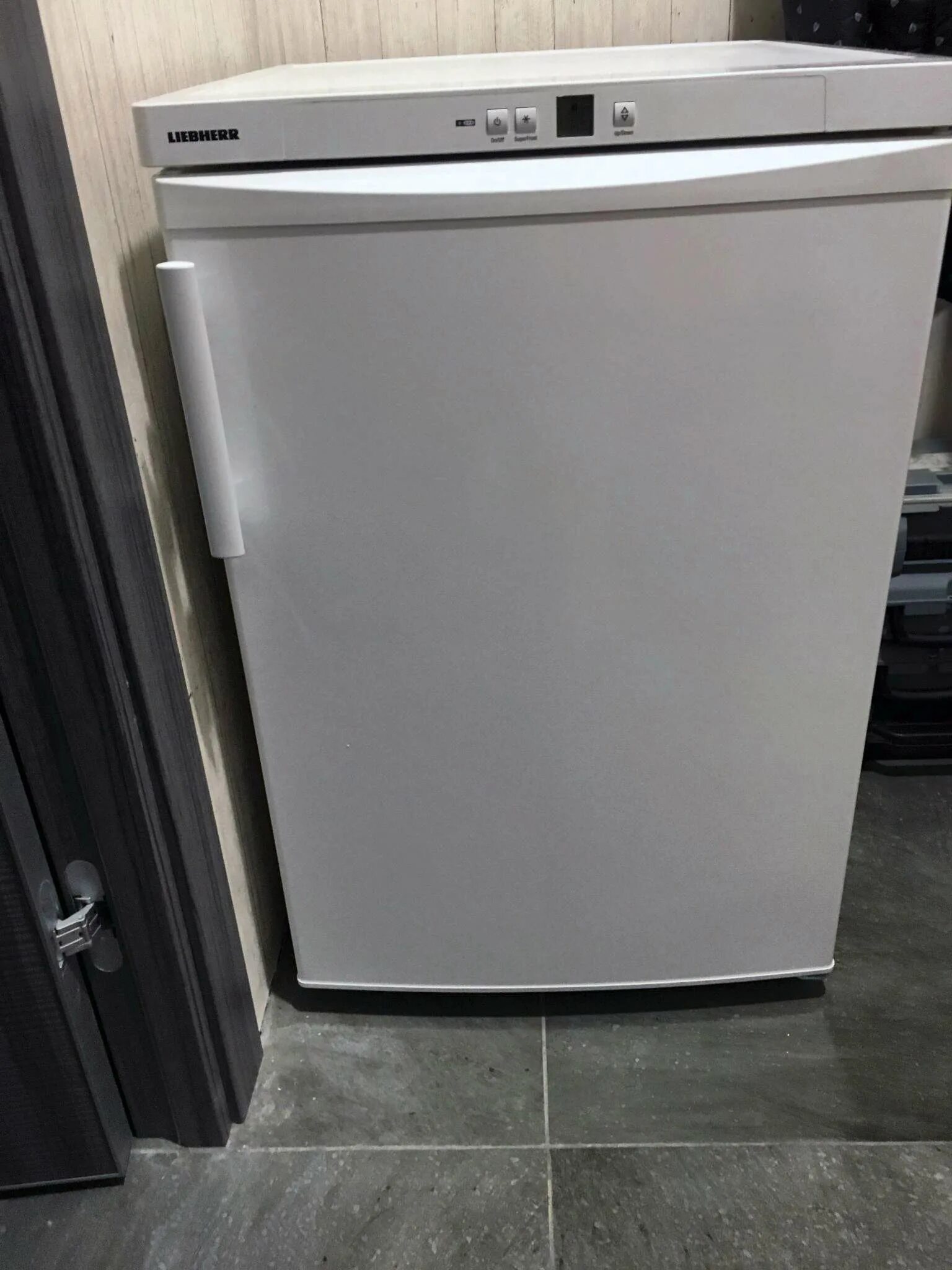 Морозильник liebherr frostprotect. Liebherr frostprotect g 1223. морозильник либхер g 1223. liebherr gsl 1223. морозильная камера liebherr gsl 1223.